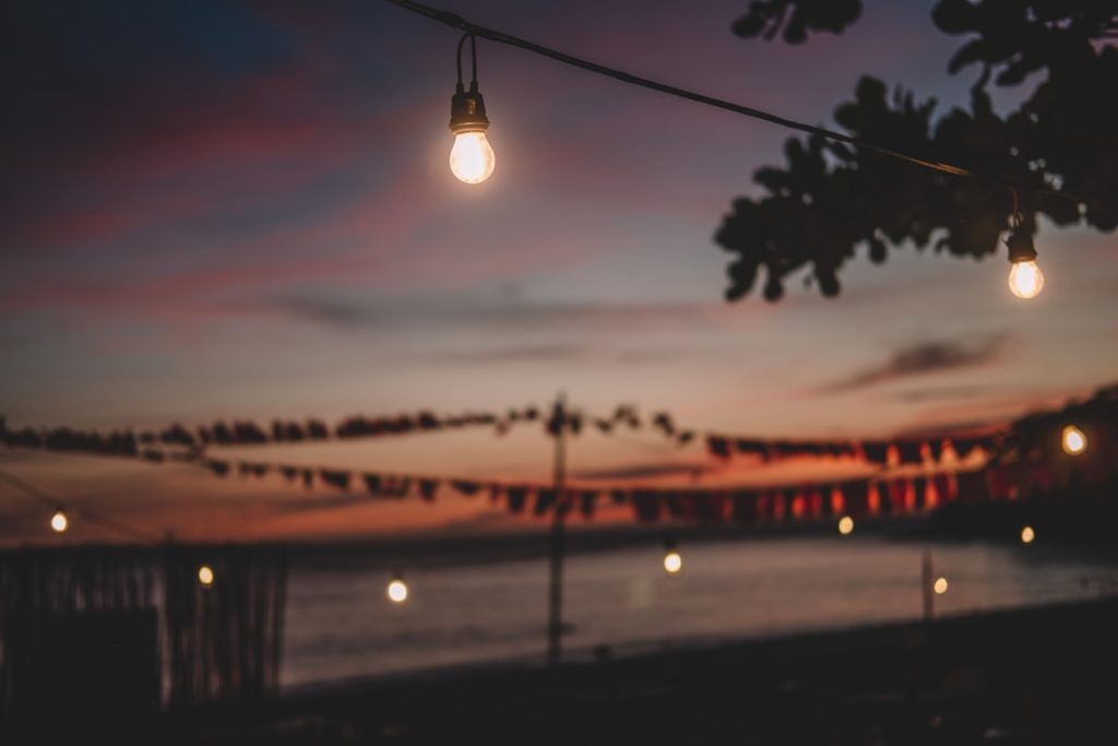 Luci vicino al mare