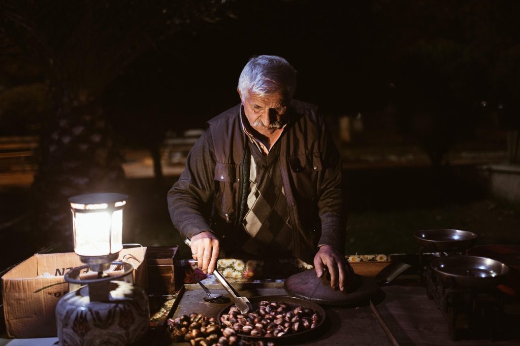 Venditore ambulante in una strada, immagine d archivio non relativa all evento