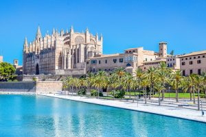 La cattedrale di Palma vista dal Parc de la Mar, immagine di archivio della città non riferita al percorso di questa visita